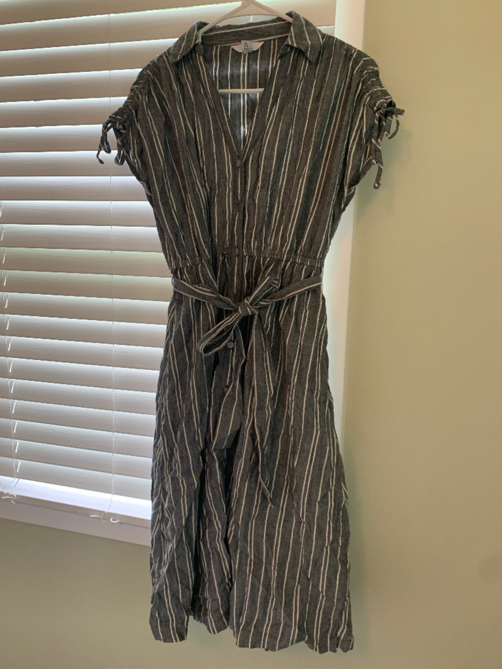 Beautiful striped gray and white old navy dress